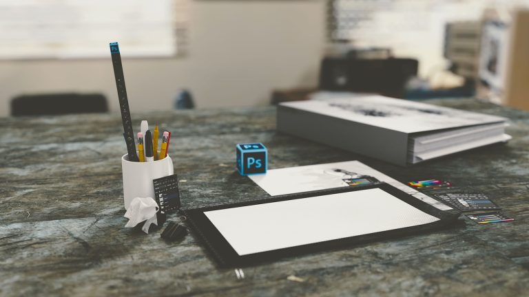 Exemple de design graphique moderne utilisé pour la communication visuelle et marketing – Example of modern graphic design used for visual communication and marketing