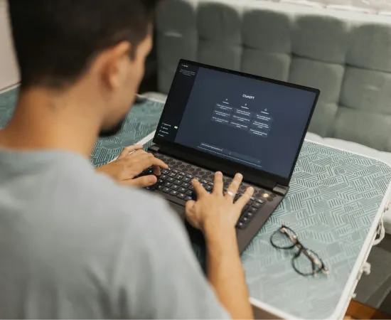 Agence SEO Maroc utilisant Claude AI et Google AI Overview pour le référencement naturel au Maroc